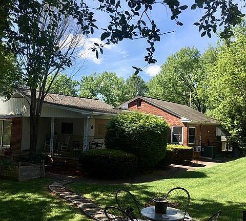 4th image of 209 E 8th Ave