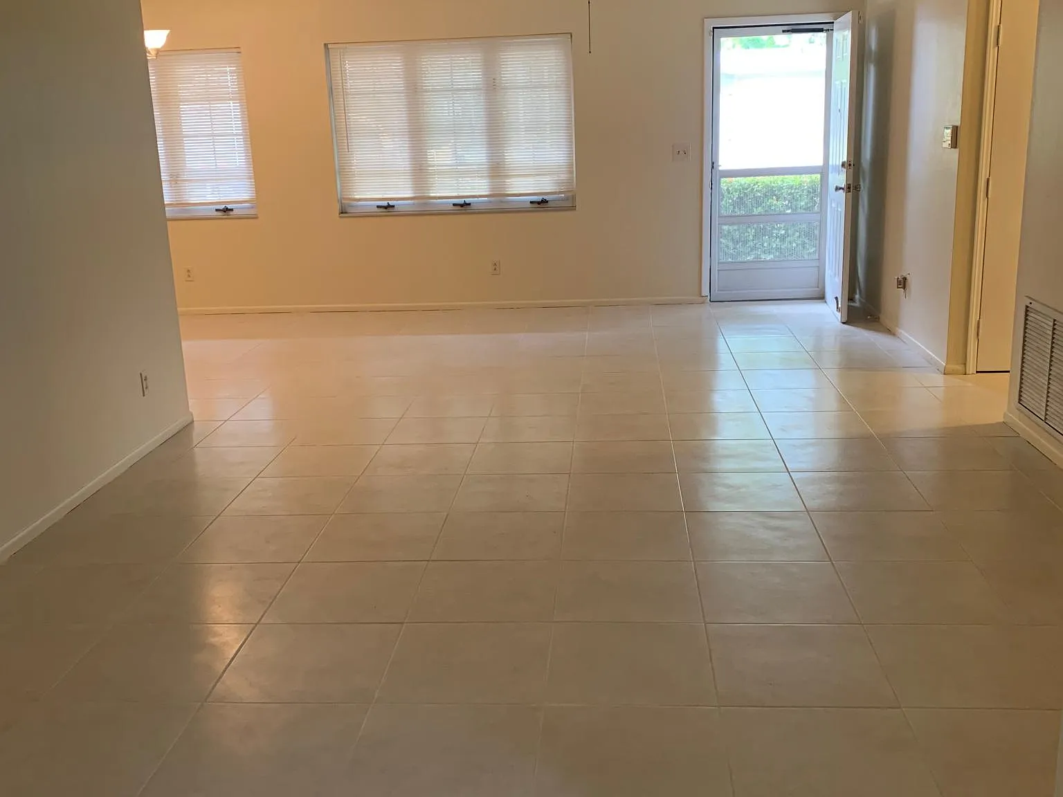 3 bed, 1711 sqft, $2,375 — Photo 2