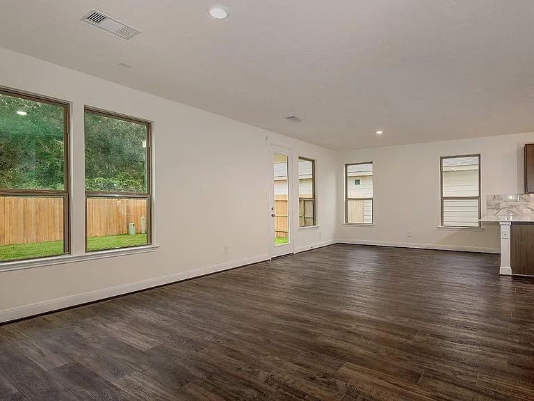 27646 Mesabe Dr — Photo 7