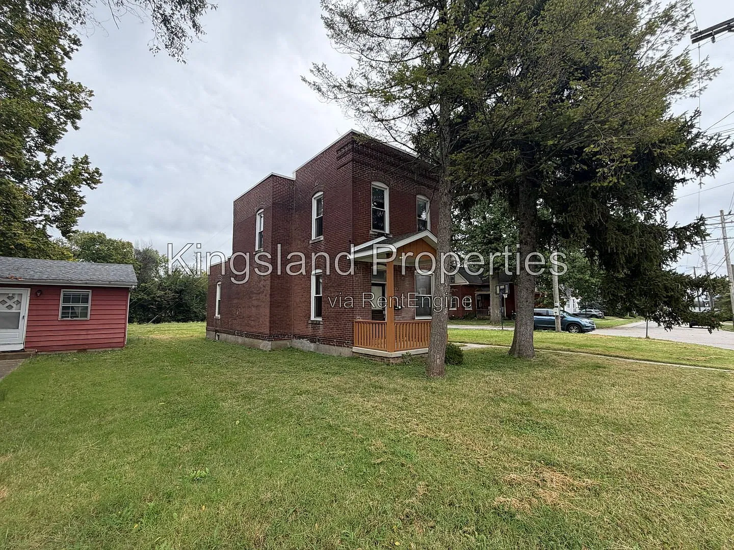 3 bed, 1.0 bath, 1200 sqft, $1,325 — Photo 2