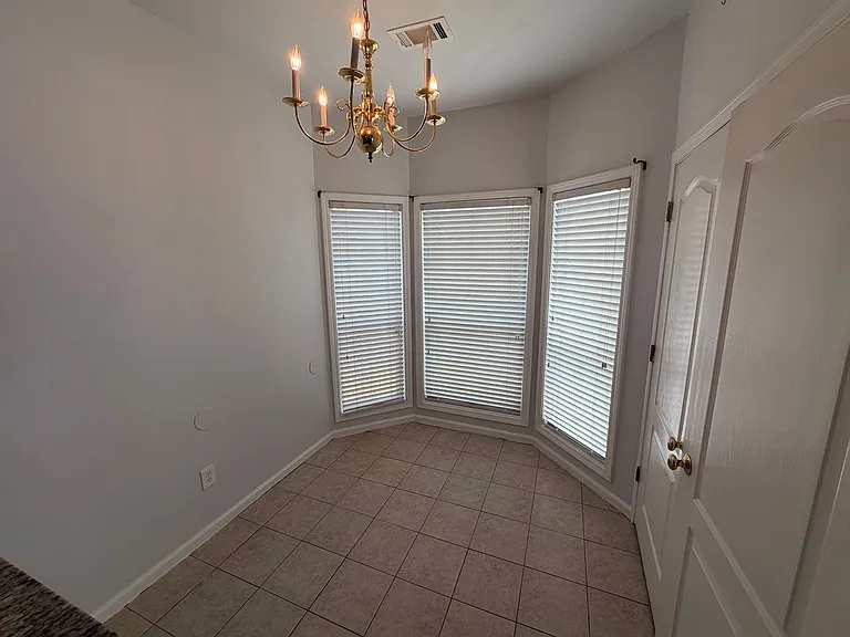 5105 Yellow Pine Dr — Photo 7