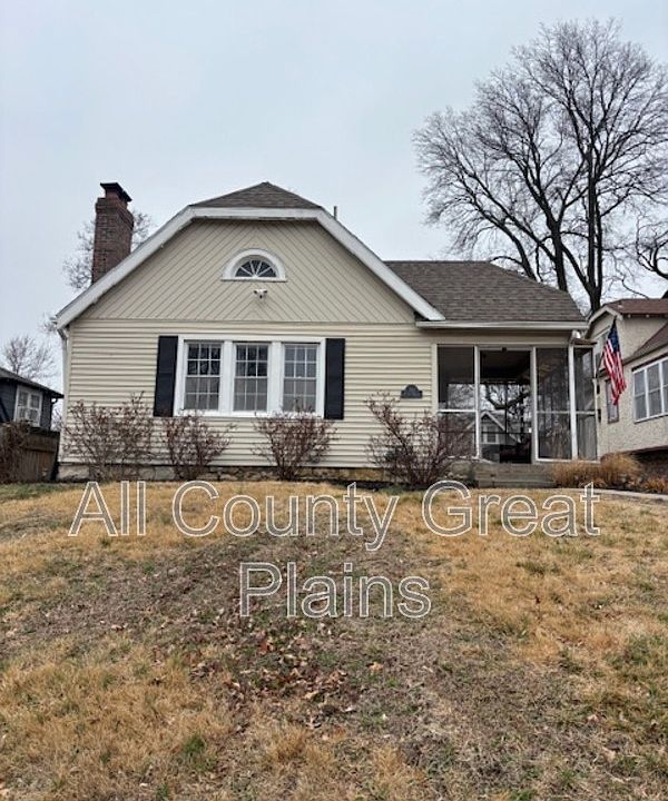1st image of 310 E 70th Ter