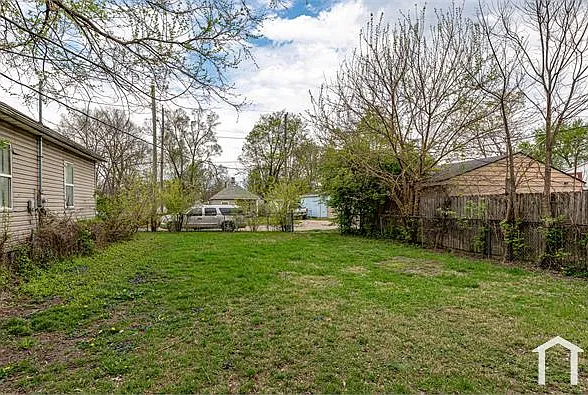 1915 Woodlawn Ave — Photo 25