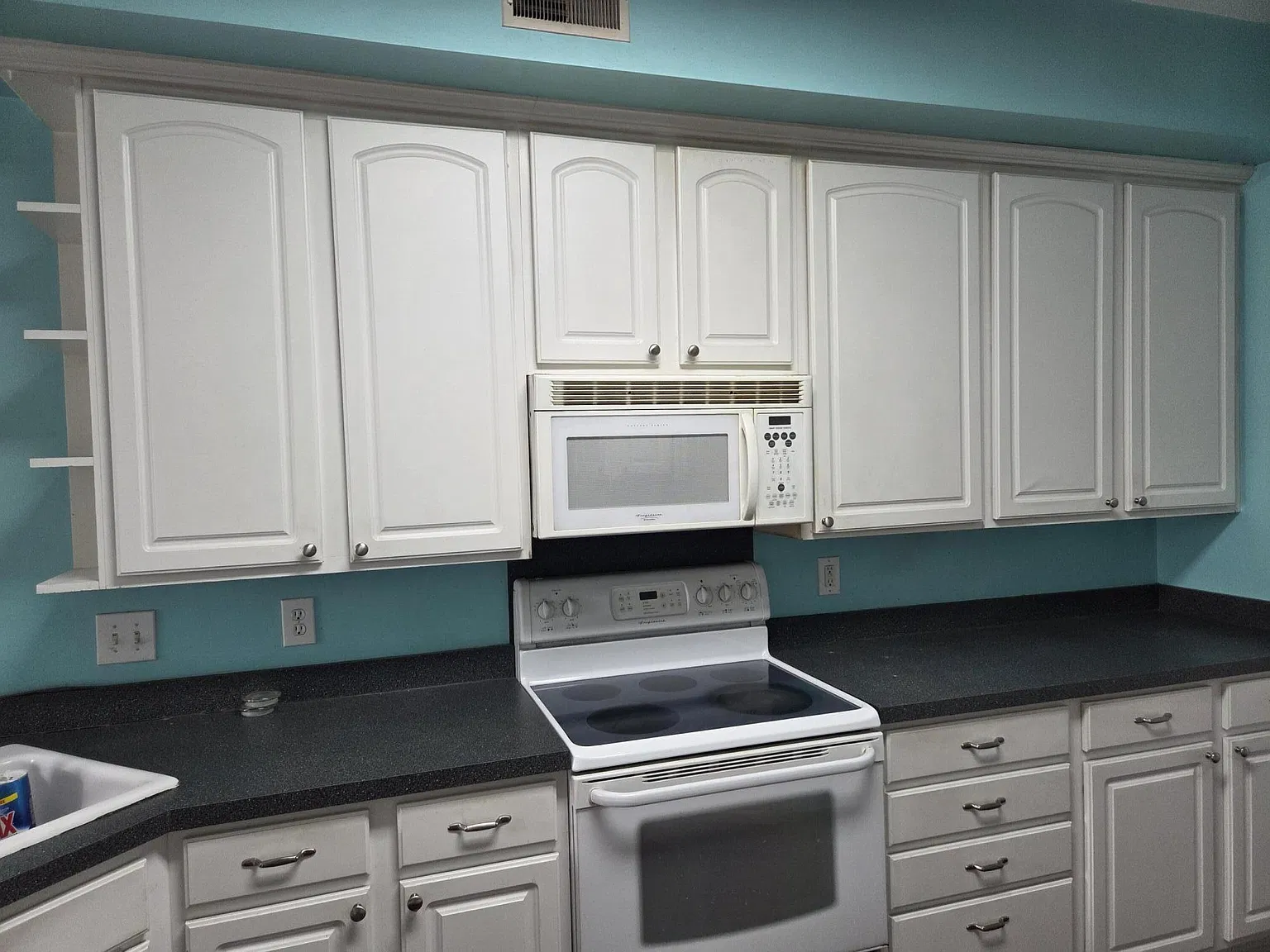 4 bed, 3.0 bath, 2580 sqft, $2,600 — Photo 2