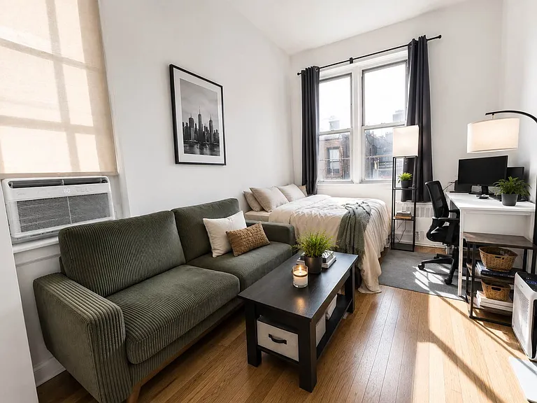 237 E 10th St #5D — Photo 1
