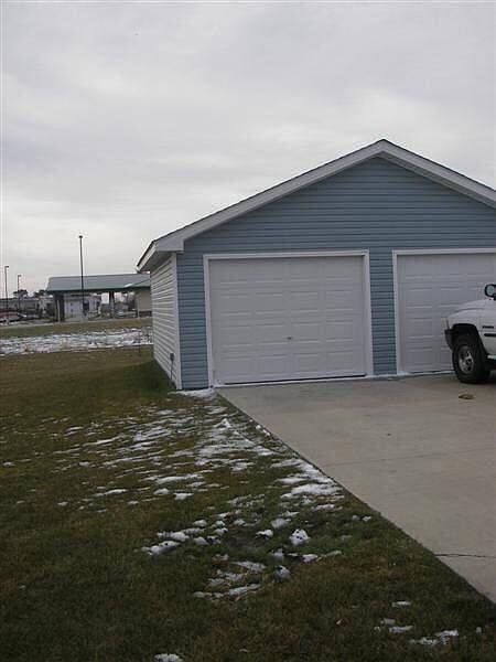 1st image of 874 Edgewater Dr