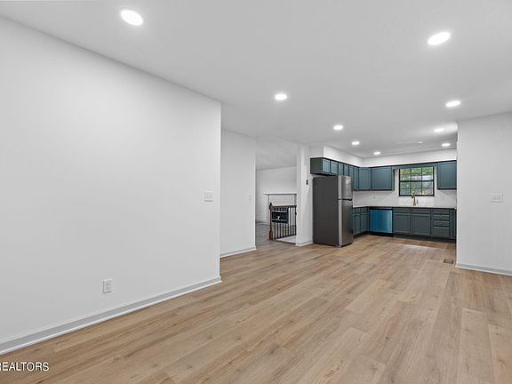 5th image of 307 Indian Hills Cir