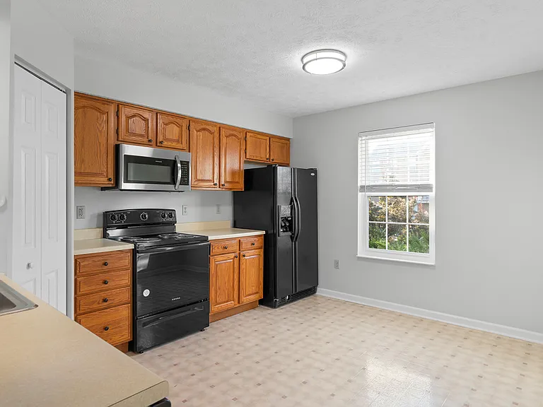602 Cassandra Dr — Photo 18