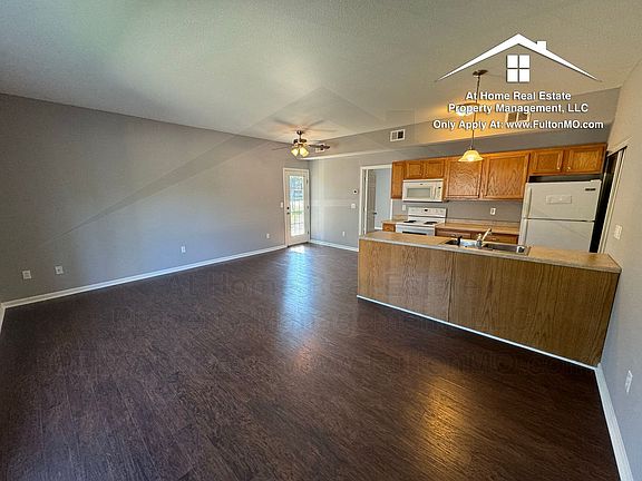 3rd image of 211 N Main St APT C