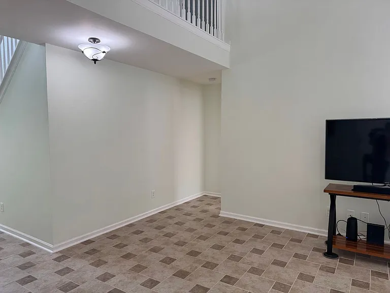 136 Madelia Pl — Photo 20