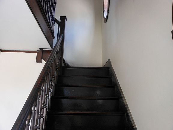 3rd image of 139 E Hollis St