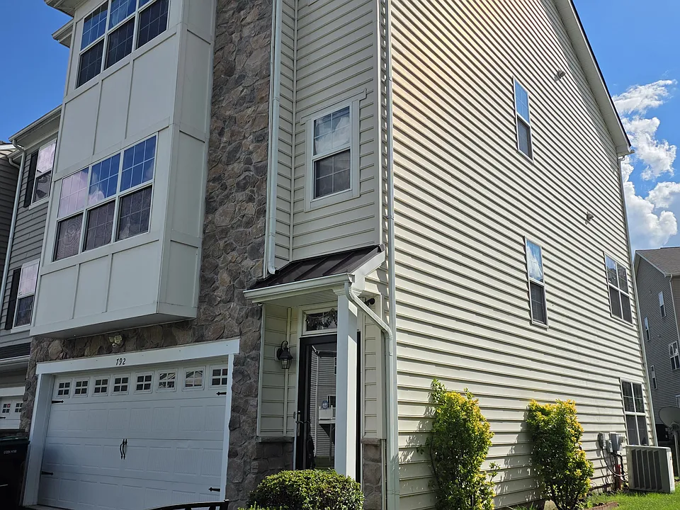 792 Jacobsen Cir #792