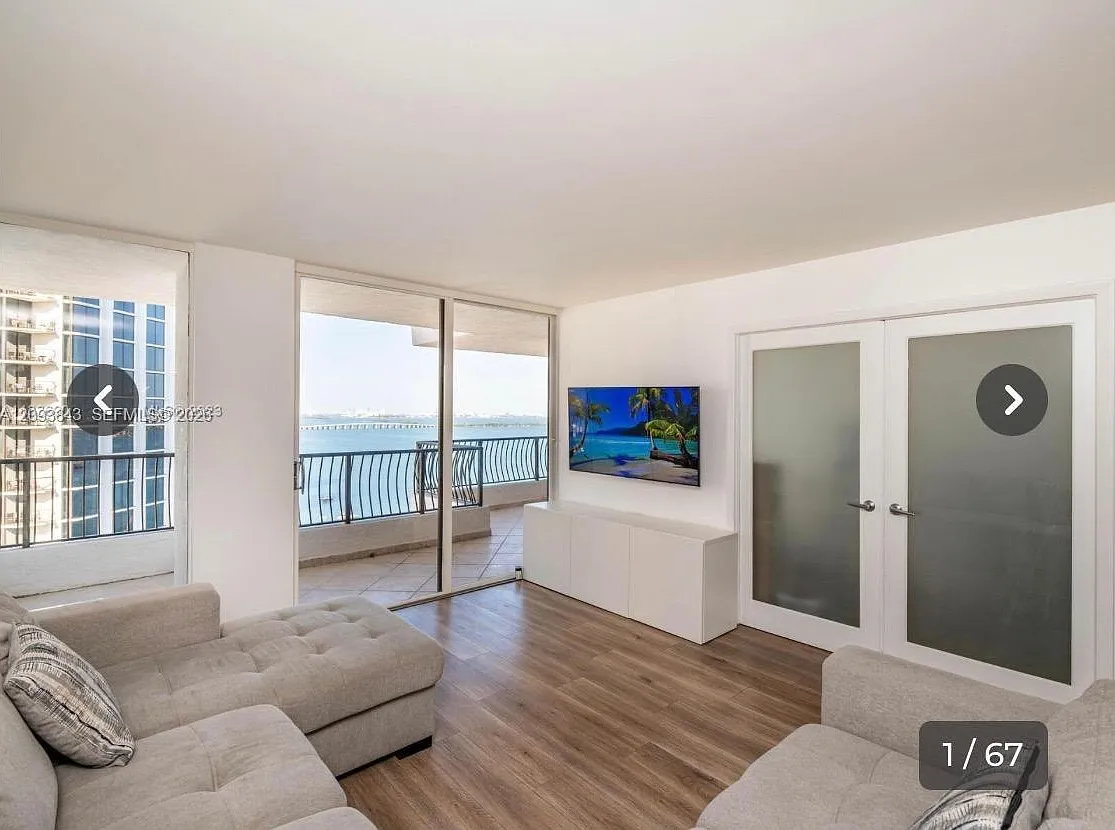 Venetia Condo — Photo 2