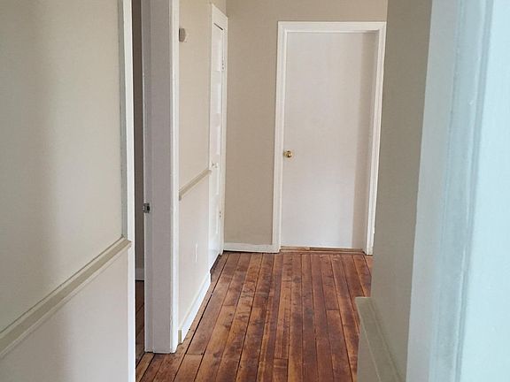 Hall to front living room and bedrooms