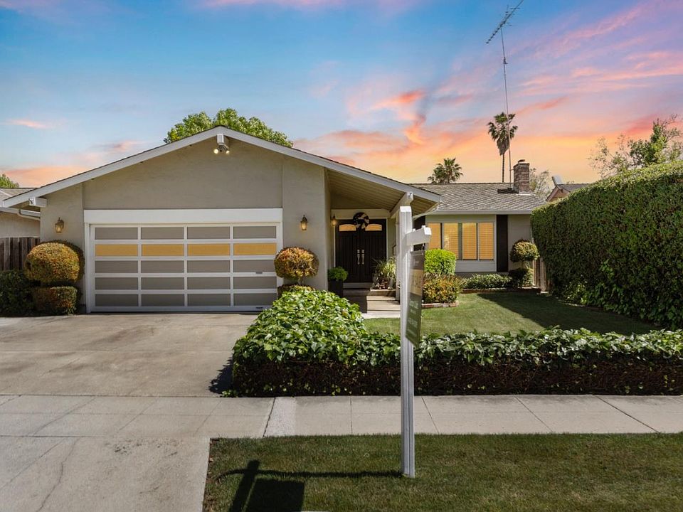 1st image of 394 Grandpark Cir