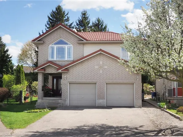 40 Dineen Ct, Kitchener, ON N2B 3X3