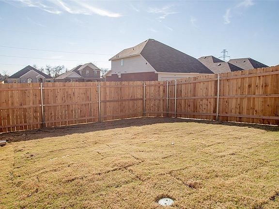 3rd image of 1822 Cross Oaks Dr