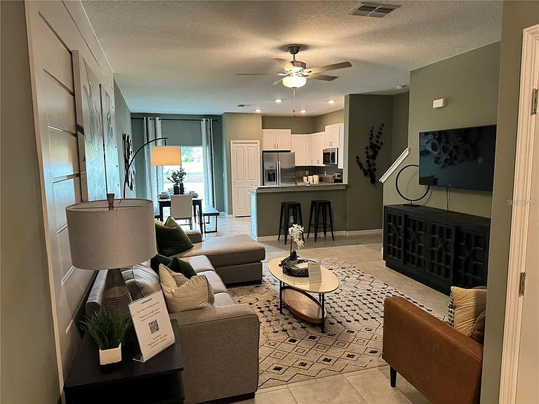 6071 Acara Ln — Photo 2