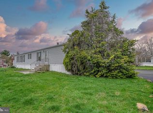 400 Reagan Dr, Fairless Hills, PA 19030
