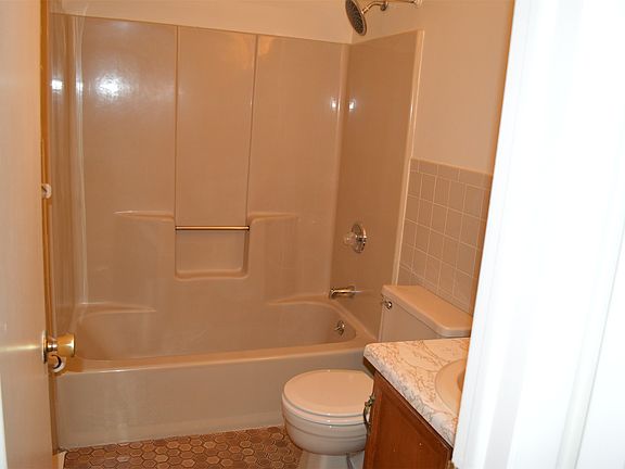 5th image of 7 Pine Park Ter #C