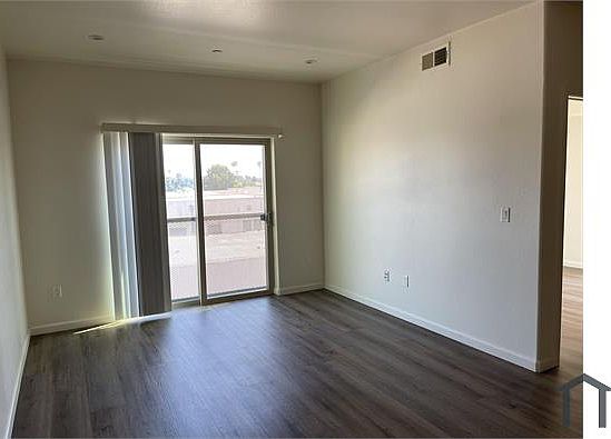 4th image of 6109 Crenshaw Blvd
