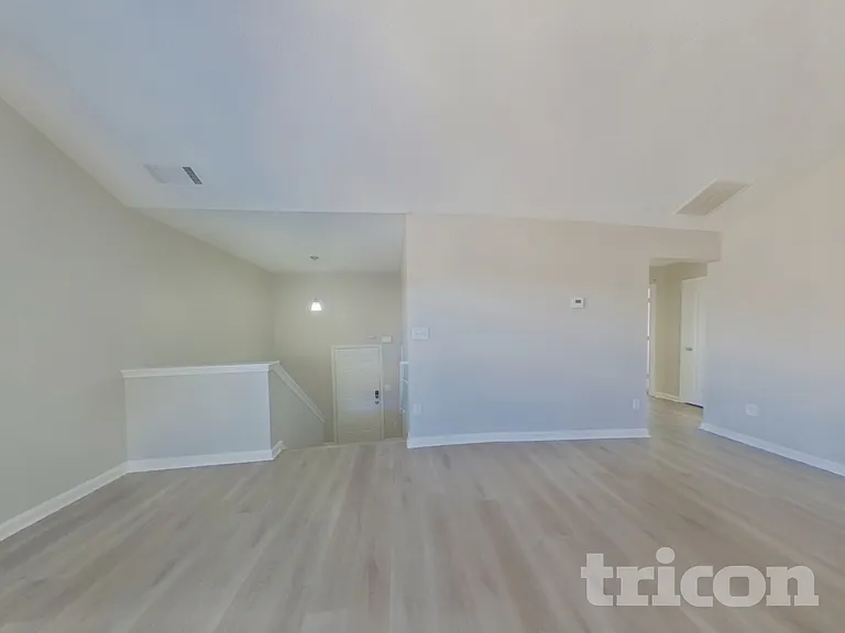 225 Victoria Blvd — Photo 3