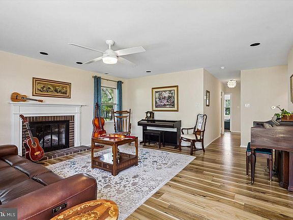 4th image of 4214 Penner Ln