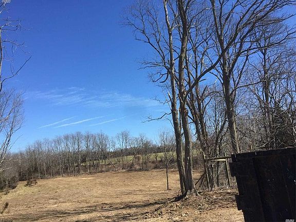2nd image of West Ln