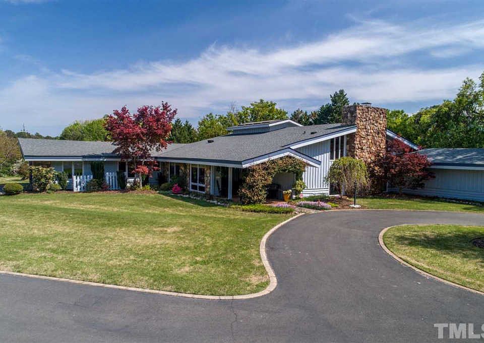 1st image of 600 Country Ln