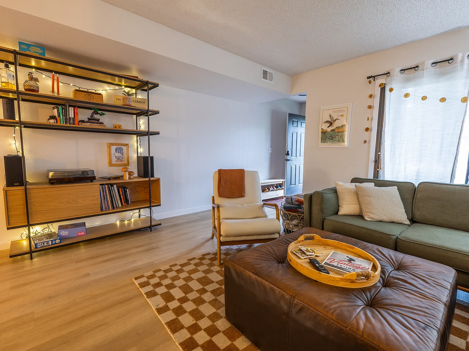 1 bed, 926 sqft, $1,950 — Photo 2