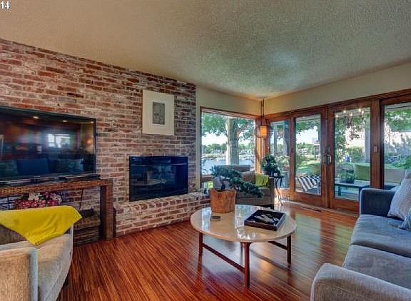4th image of 216 N Hayden Bay Dr