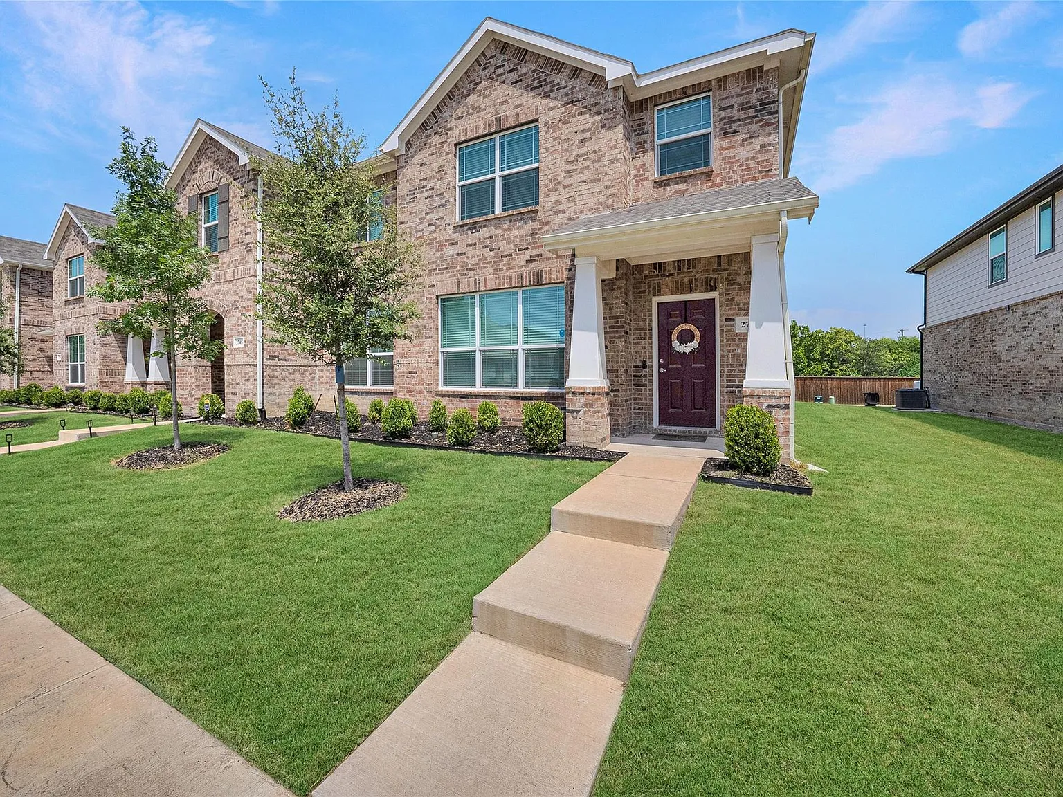 3 bed, 2.5 bath, 1736 sqft, $2,400 — Photo 1