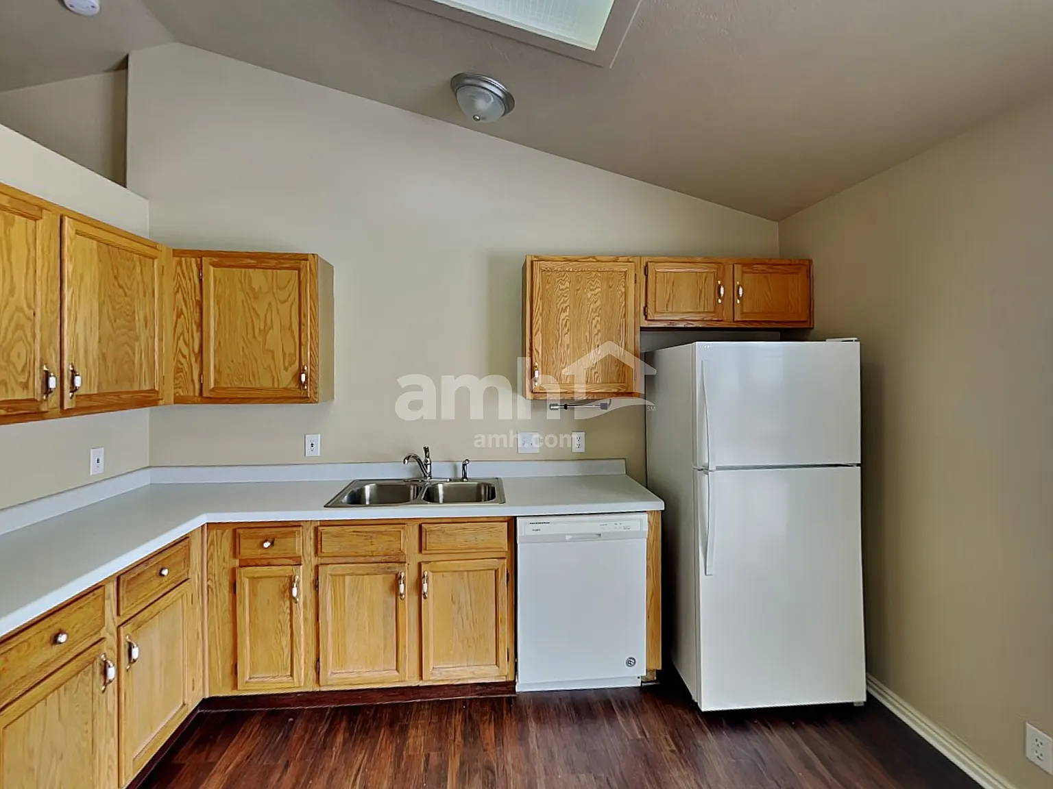 4 bed, 3.0 bath, 2070 sqft, $2,630 — Photo 3