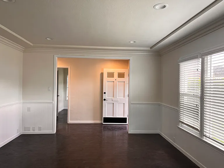 5921 Rowland Ave — Photo 5