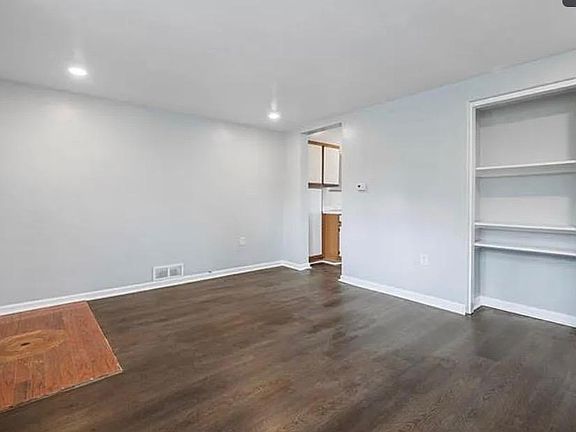 5th image of 4114 Bristol St