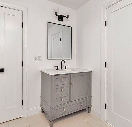 3rd image of 3 Burke Ln Unit 2