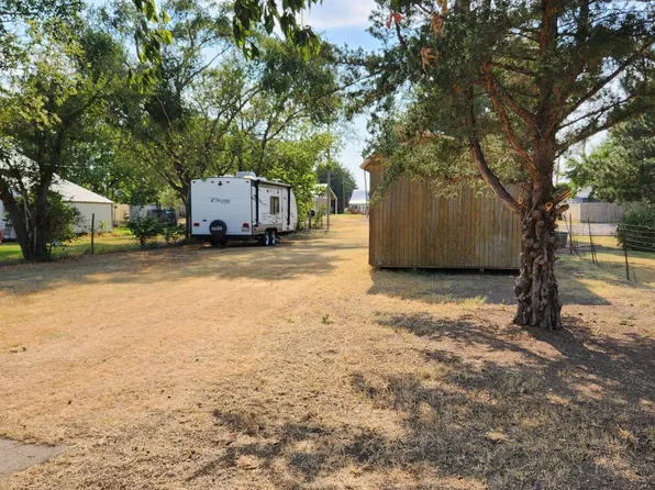 415 N 6th Ave, Hill City, KS 67642