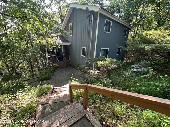 4284 Winchester Way, Bushkill, PA 18324