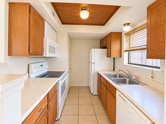 4th image of 900 W Mulberry St APT 2