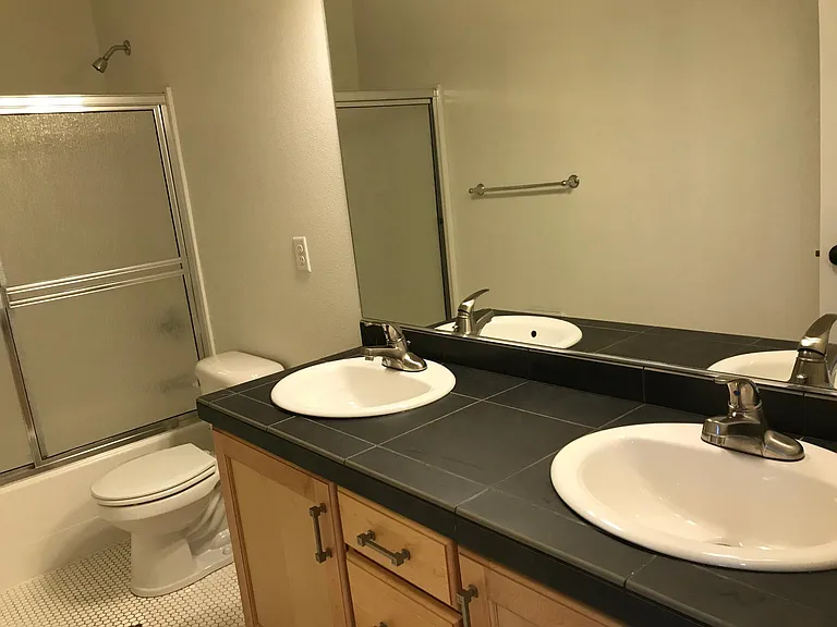 925 NE 22nd Ave #1 — Photo 4