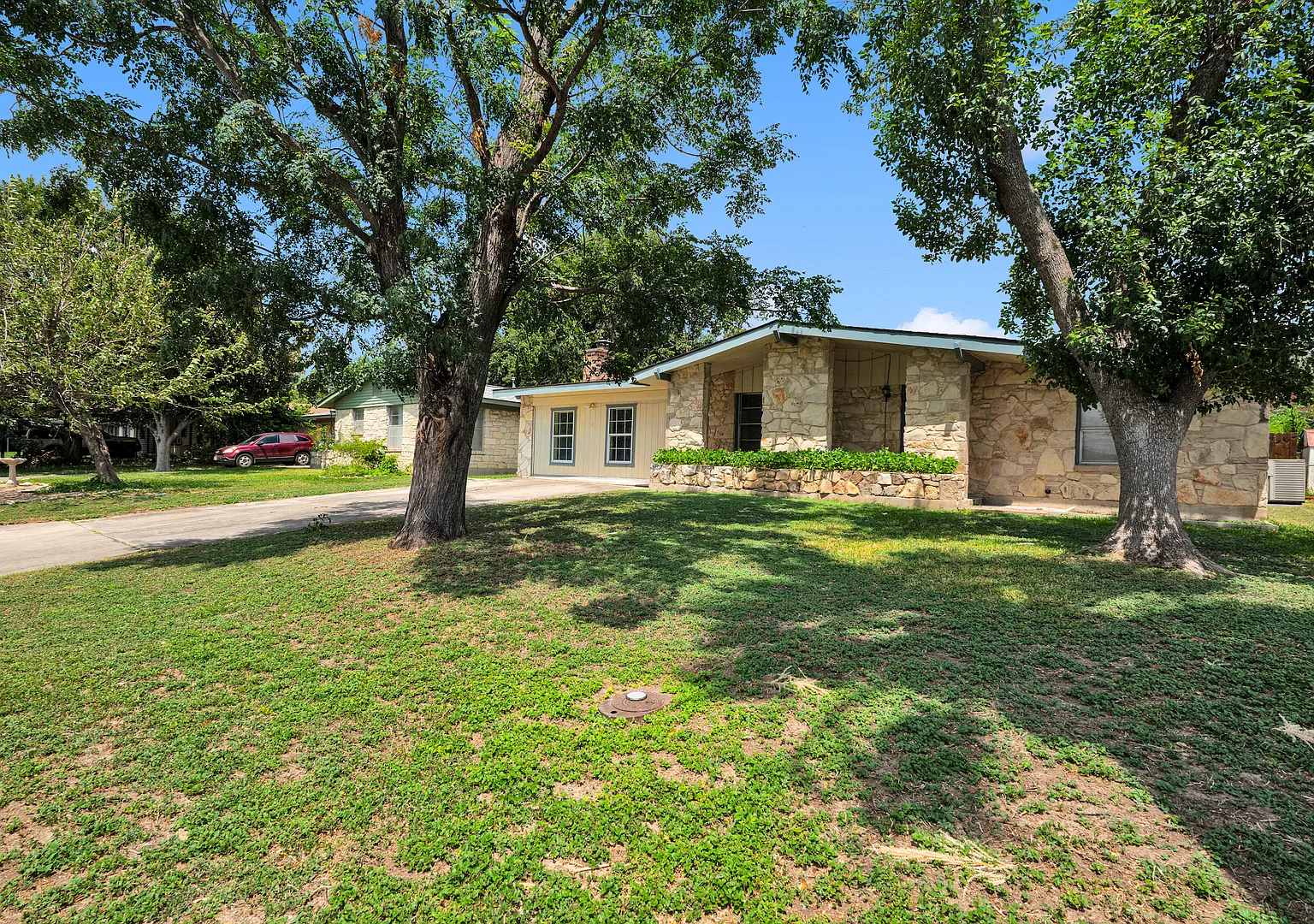 Charming 4-Bedroom Home in Northeast San Antonio! — Photo 2