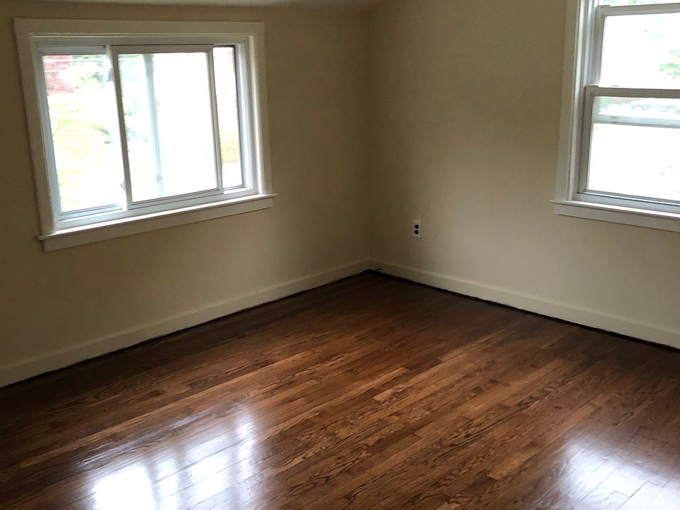 2nd image of 62 Lakeview Ter