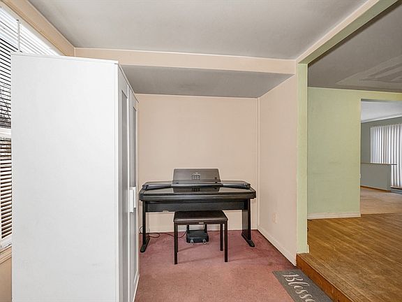 3rd image of 126 Groton Rd