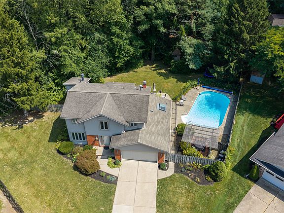 2nd image of 305 Greenhurst Dr