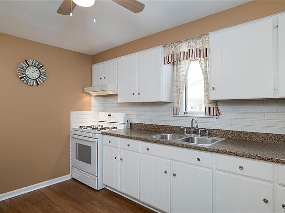 5th image of 223 E Grand Blvd
