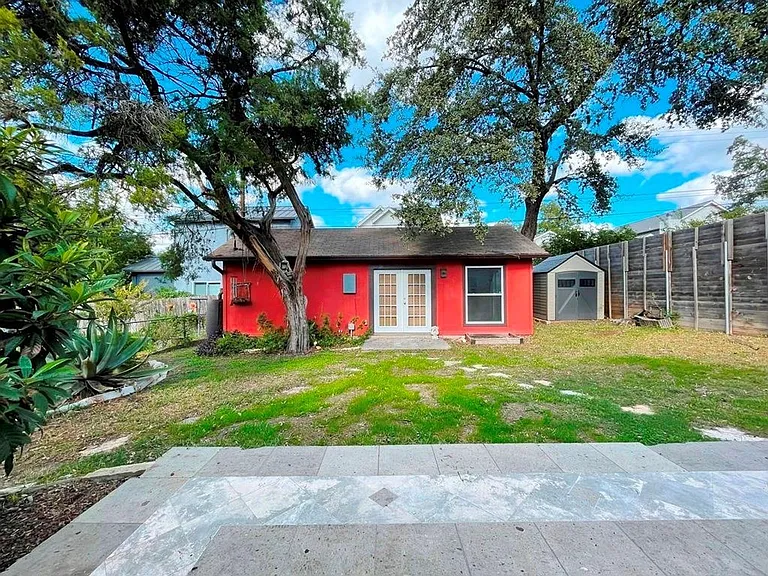 300 El Paso St — Photo 31