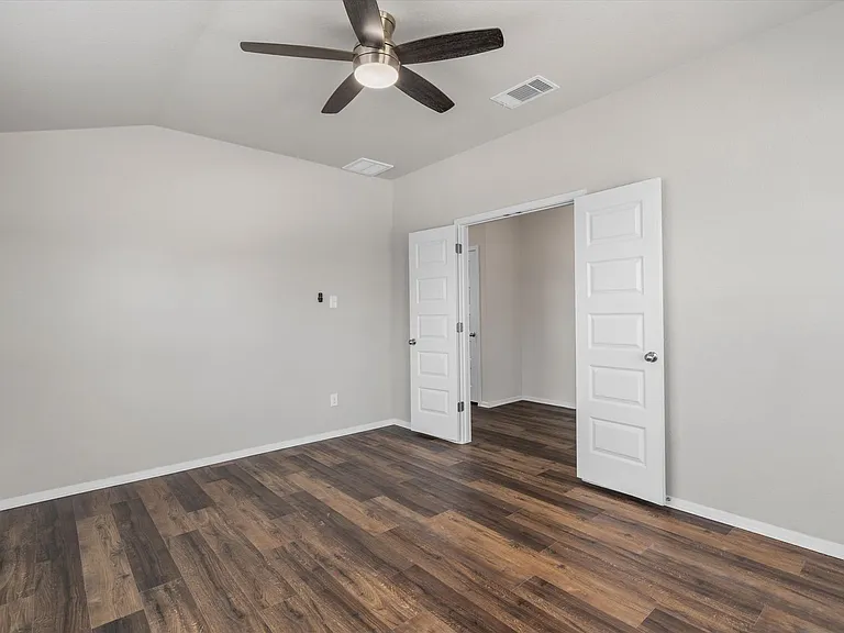 3906 Crockett Ave — Photo 5