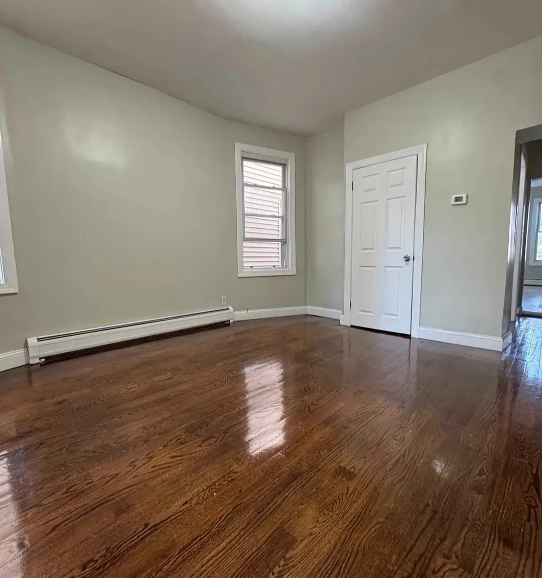 3 bed, $2,095 — Photo 2