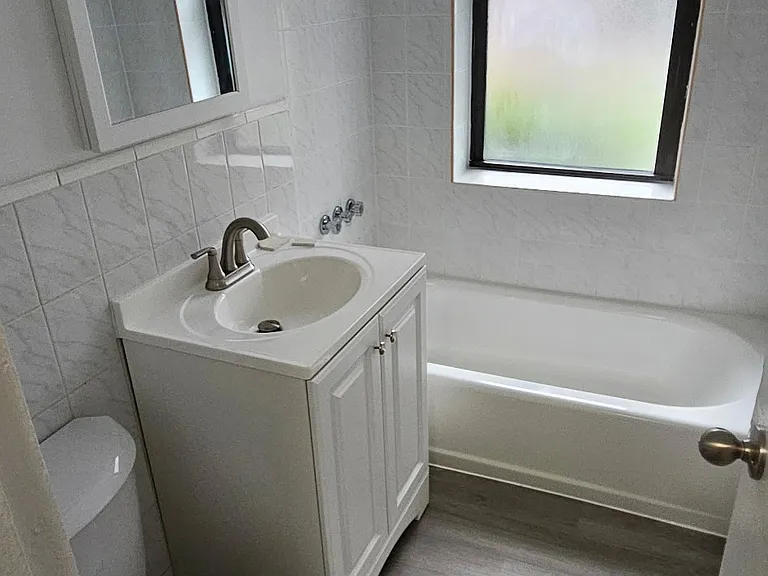 26 Middle Neck Rd #2P — Photo 5