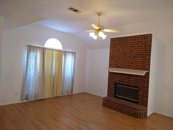 2nd image of 712 Ballard St